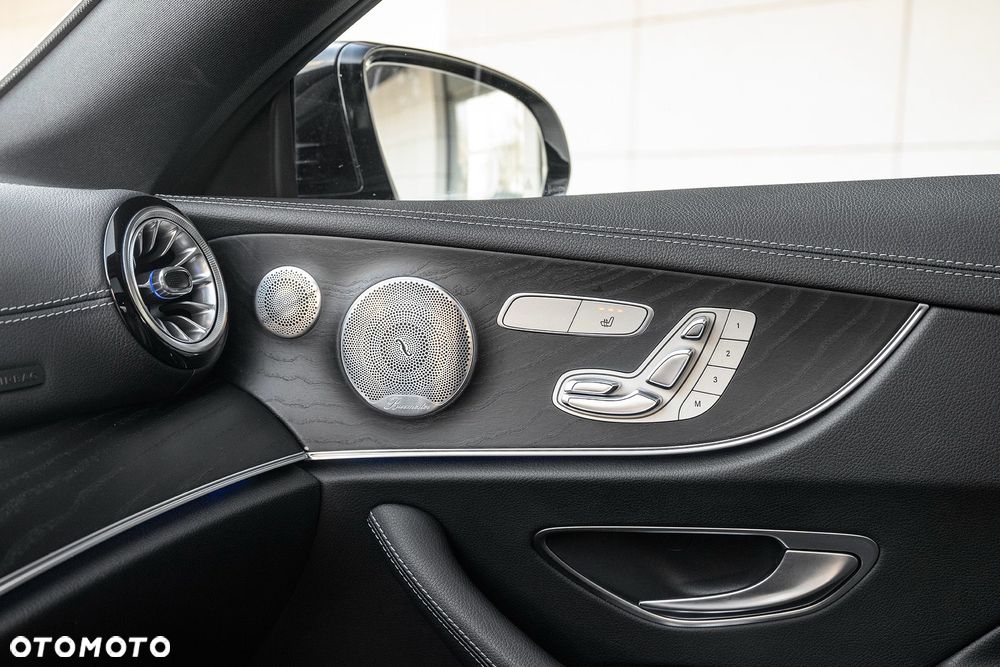 Mercedes-Benz Klasa E 220 d 4-Matic 9G-TRONIC - 23