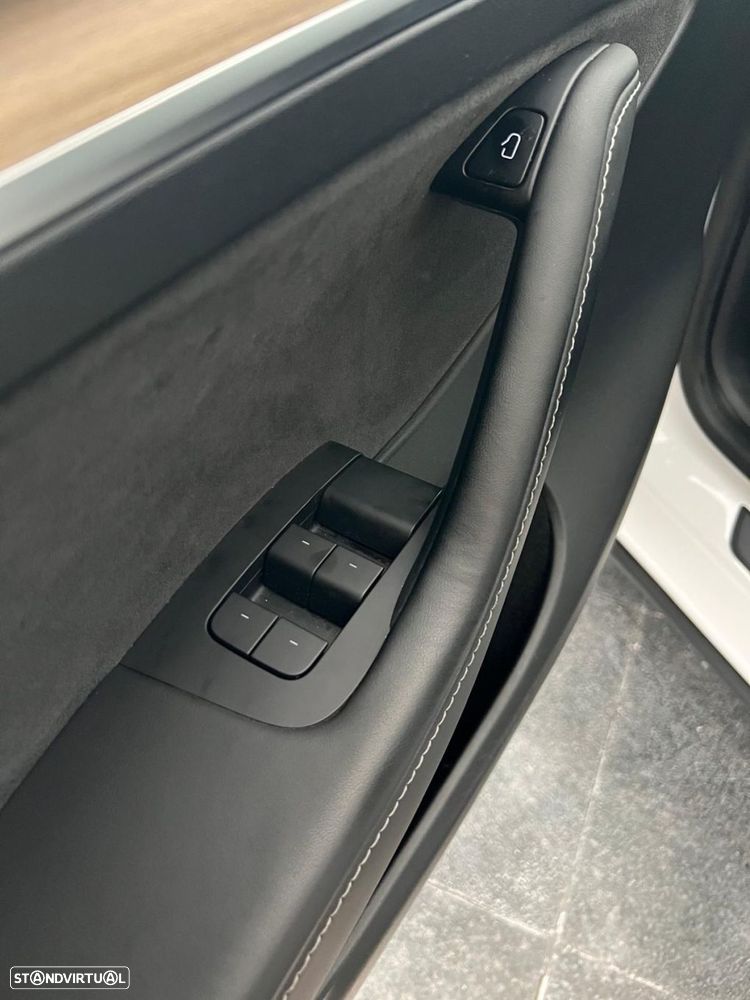 Tesla Model Y Long Range Dual Motor AWD - 27