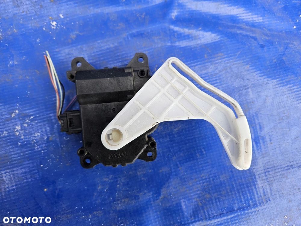 Toyota COROLLA VERSO 04-08 silniczek nagrzewnicy - 1