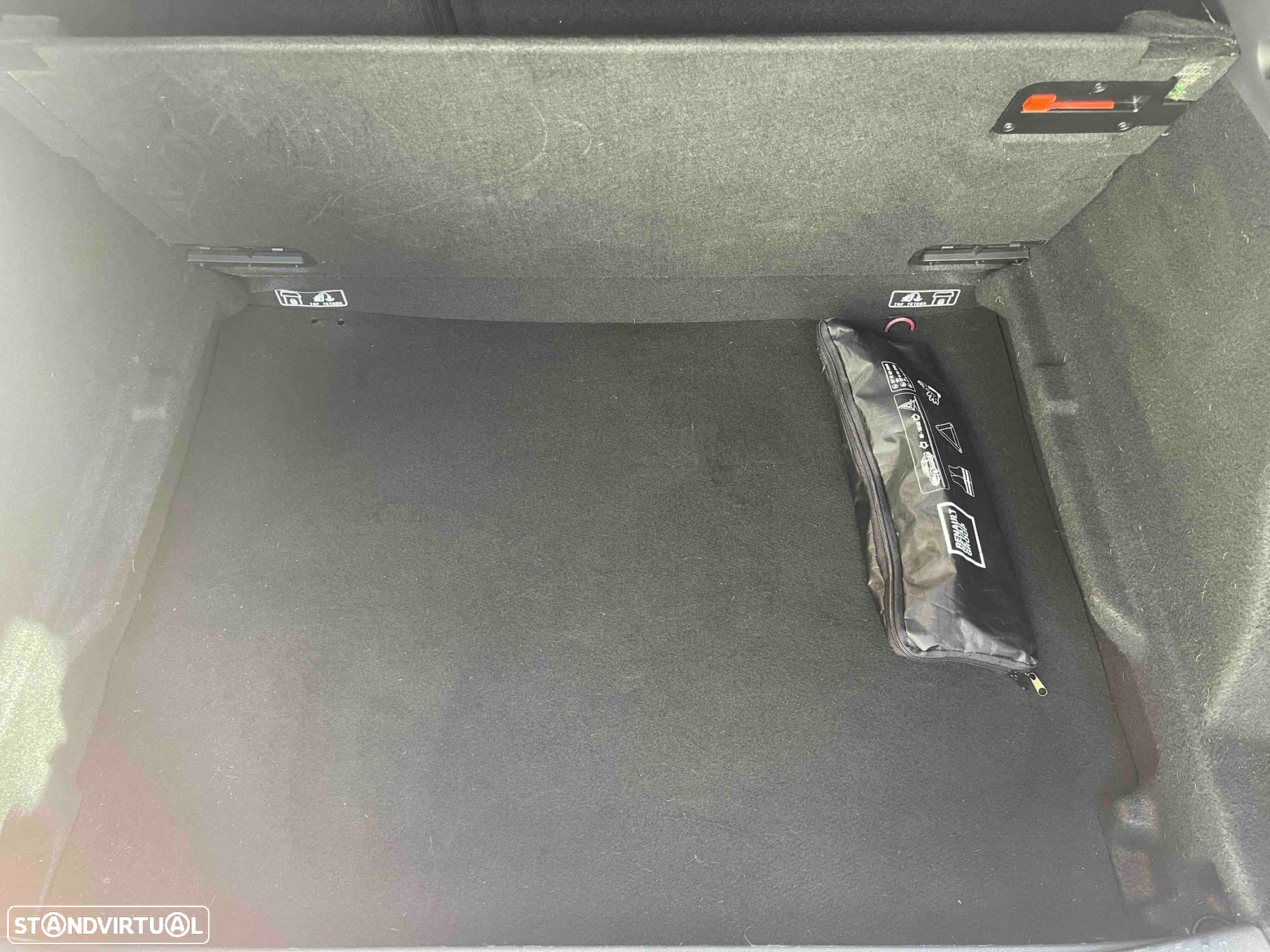 Renault Clio Sport Tourer 1.5 dCi Limited C/PM+Pneu - 24