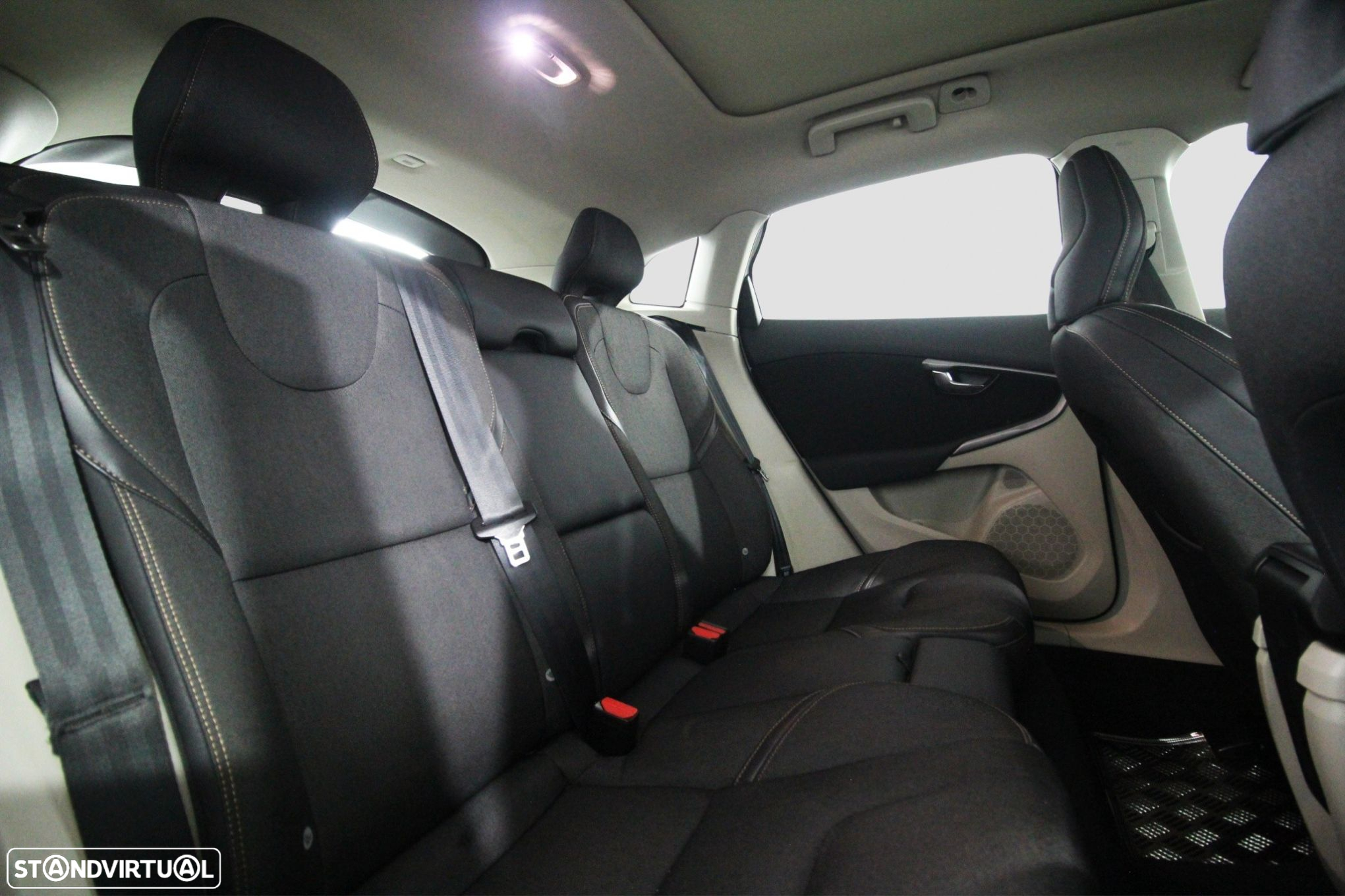 Volvo V40 Cross Country 1.6 D2 Kinetic - 13