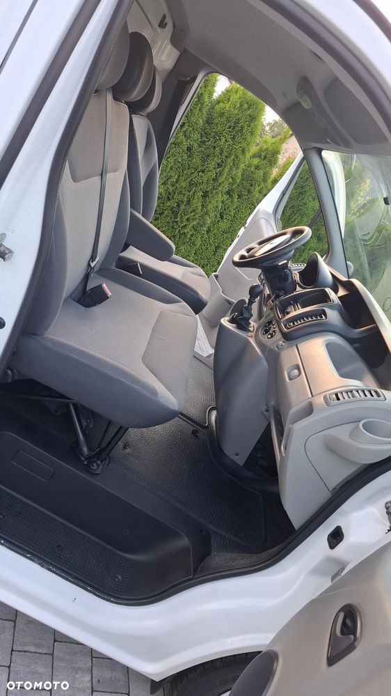 Renault Trafic - 16