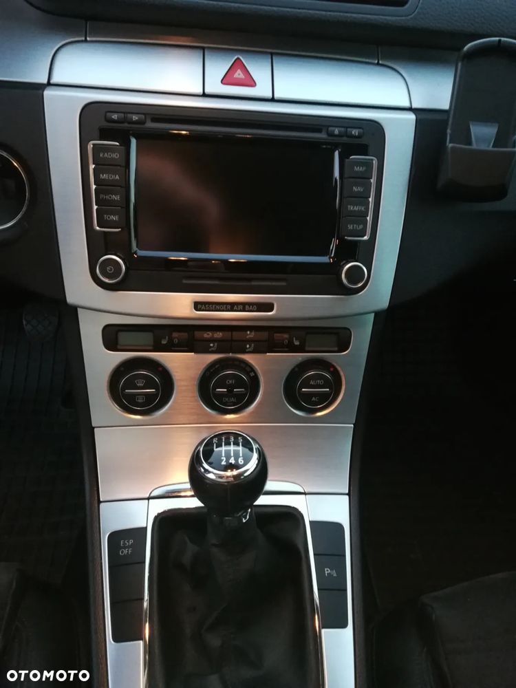 Volkswagen Passat 2.0 TDI Highline - 26