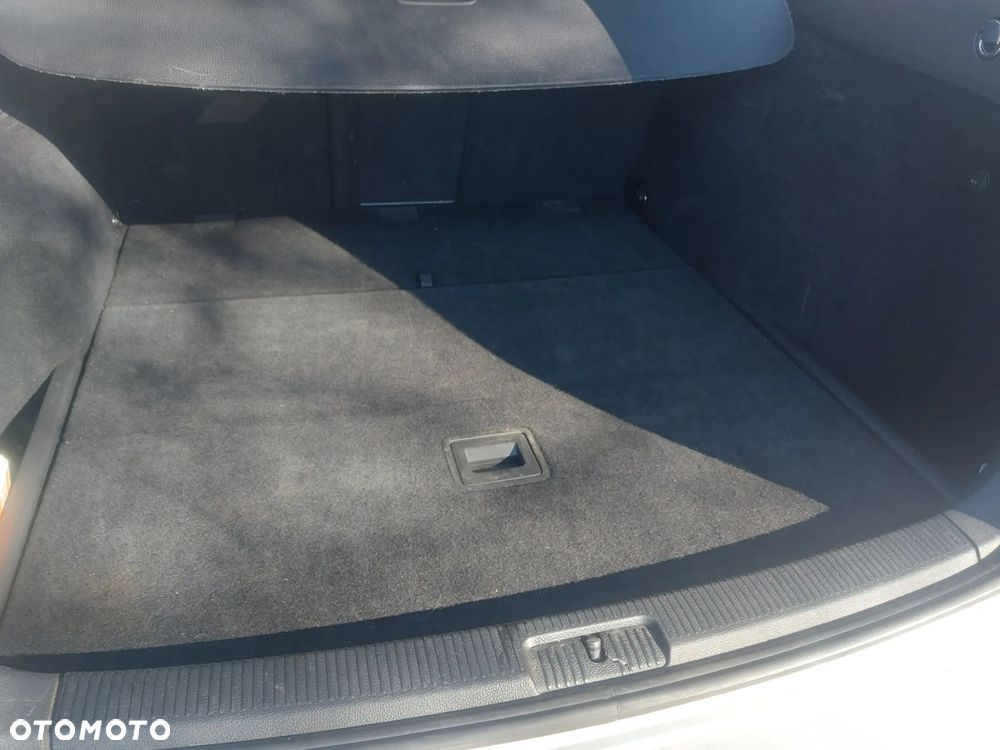 Volkswagen Golf 1.6 TDI DPF BlueMotion Technology Comfortline - 24