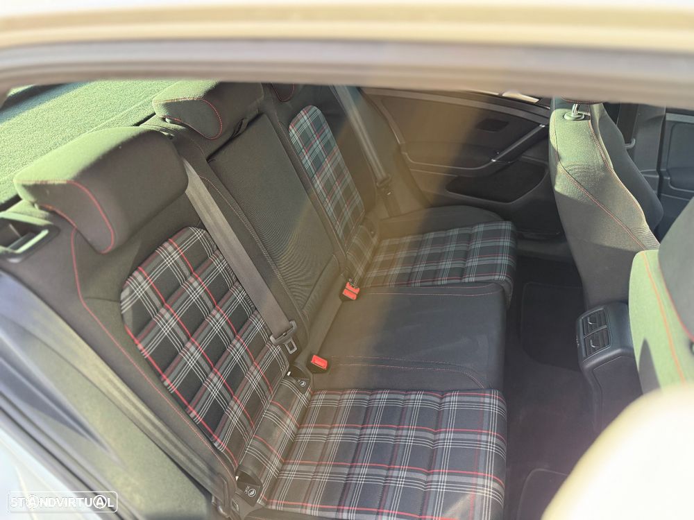 VW Golf 2.0 TSi GTi DSG Performance - 16