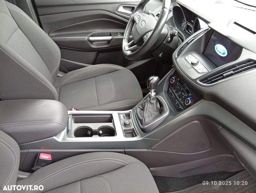 Ford Kuga 1.5 EcoBoost 2WD Titanium - 4