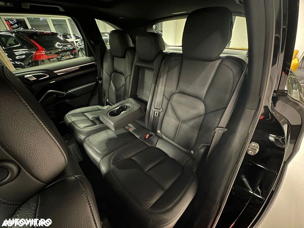 Porsche Cayenne 3.0 L - 8