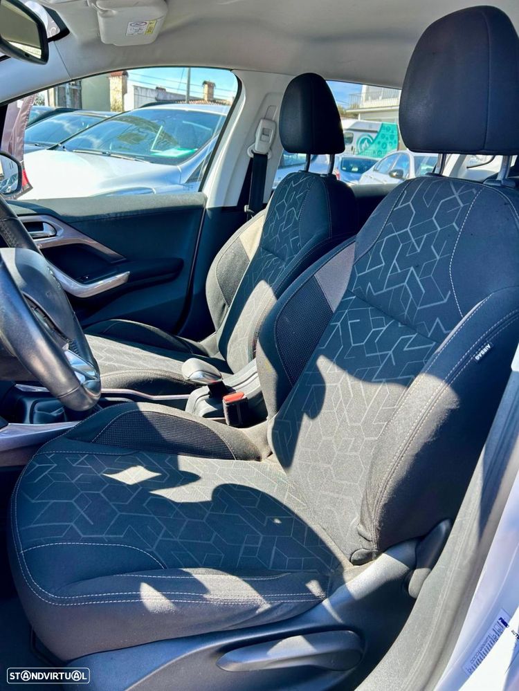 Peugeot 2008 1.6 BlueHDi Style - 9