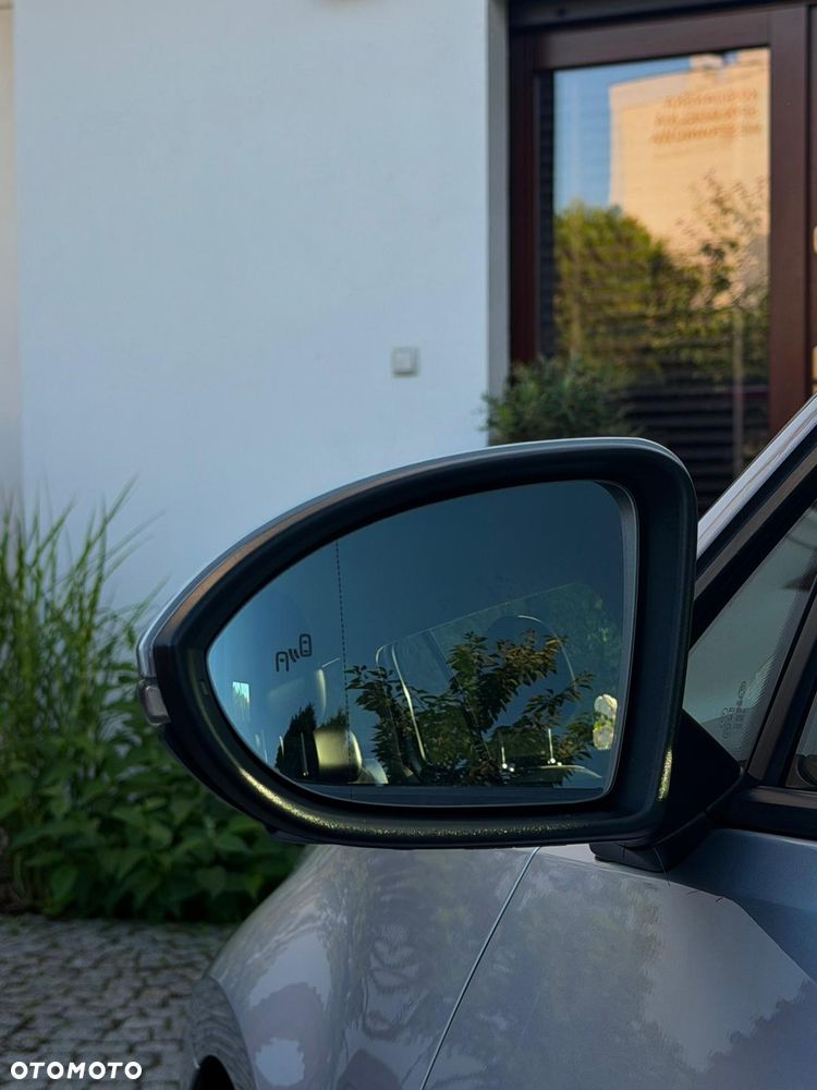 Volkswagen Golf - 6