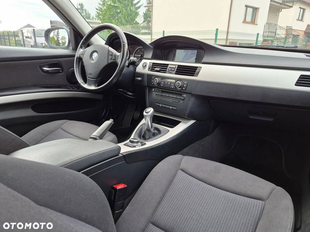 BMW Seria 3 318d - 15