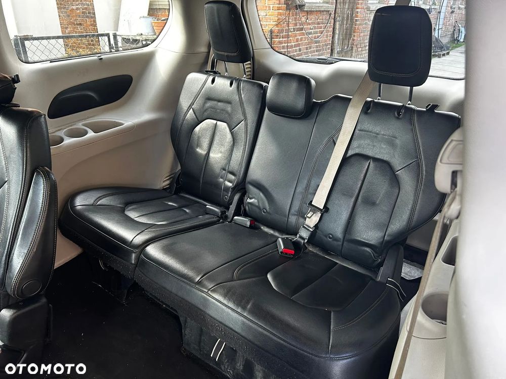 Chrysler Pacifica - 23