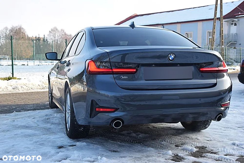 BMW Seria 3 318d Sport Line - 3