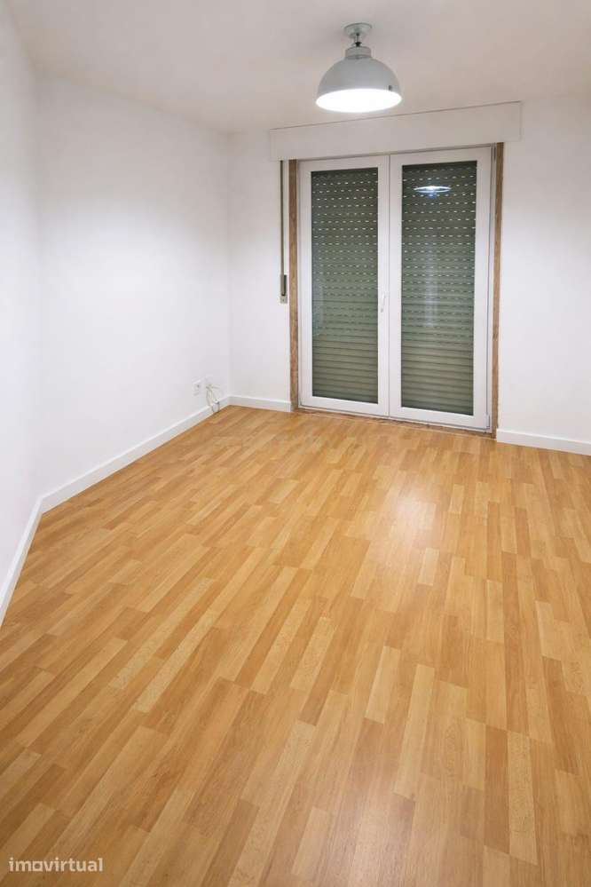 Apartamento T2 com Parqueamento e Arrecadação em Rio de Mouro - Grande imagem: 5/11