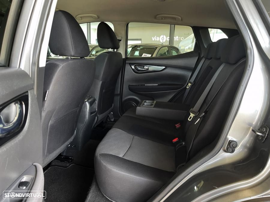 Nissan Qashqai 1.5 dCi N-Connecta - 19