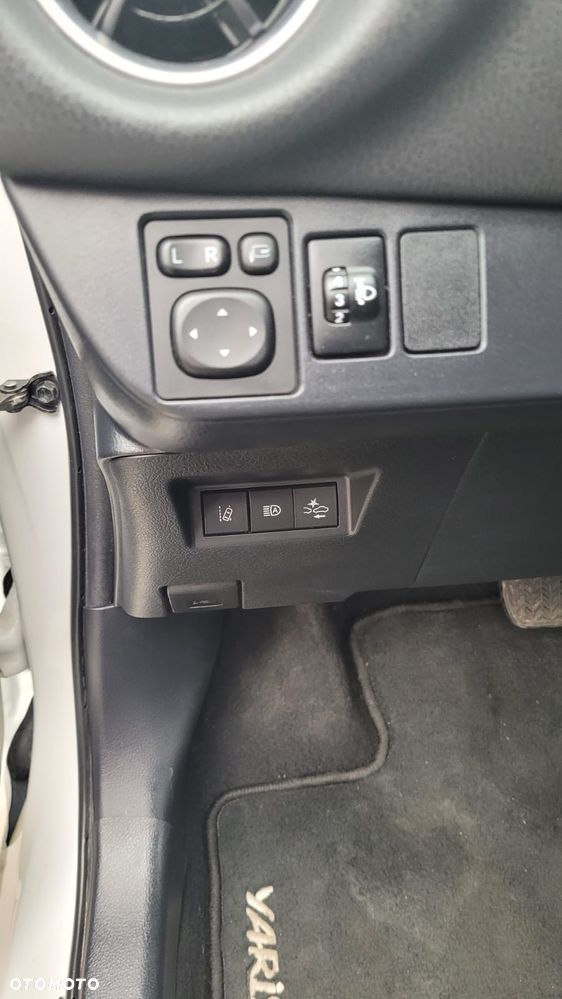 Toyota Yaris Hybrid 100 Business Edition - 16