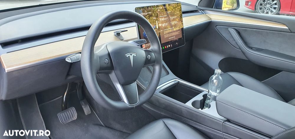 Tesla Model Y - 6