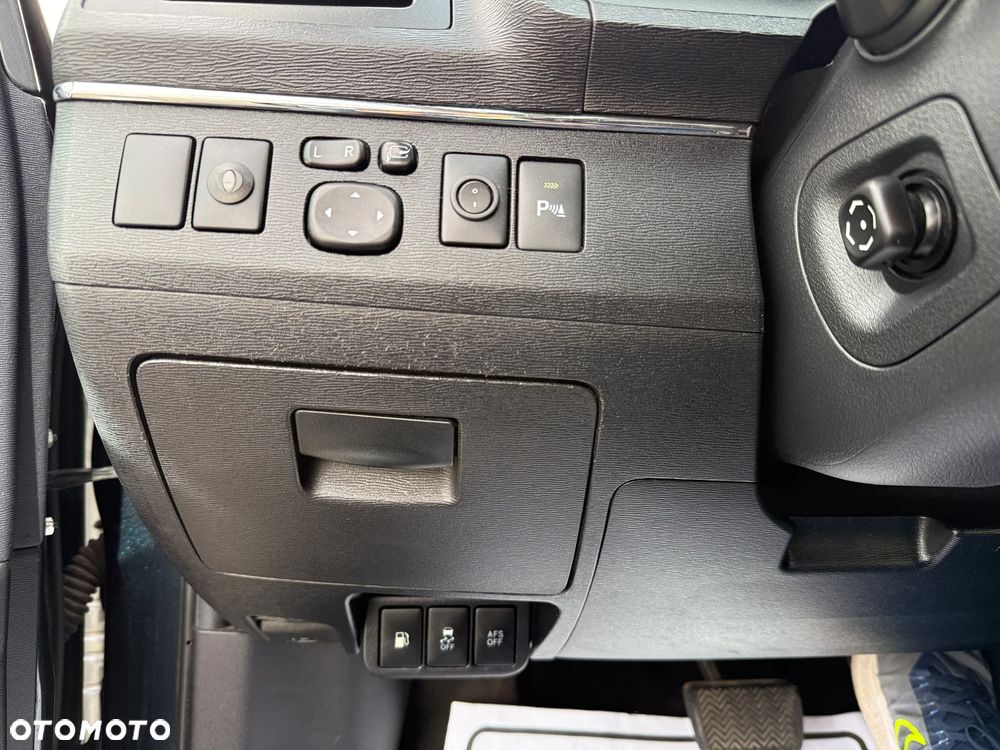 Toyota Avensis 2.0 Prestige MS - 10