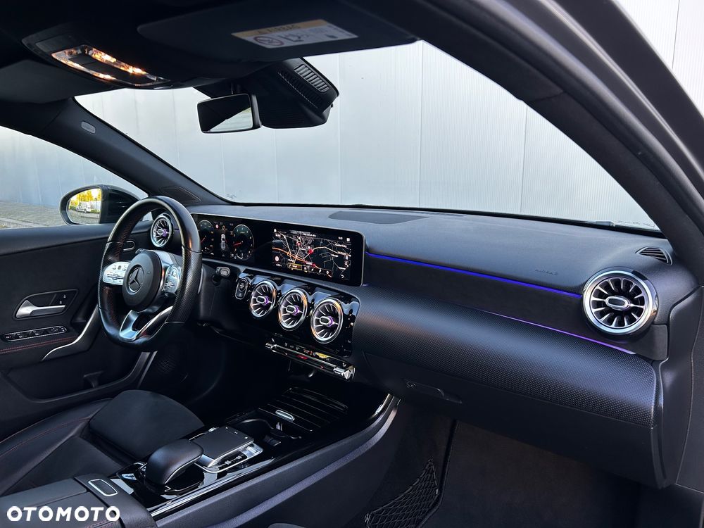 Mercedes-Benz Klasa A 250 7G-DCT AMG Line - 33
