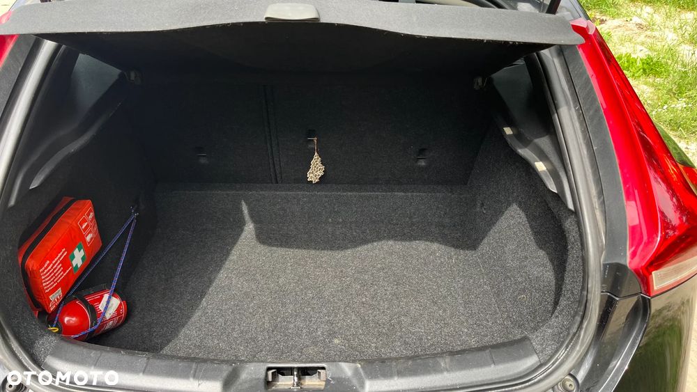 Volvo V40 D3 Momentum - 11
