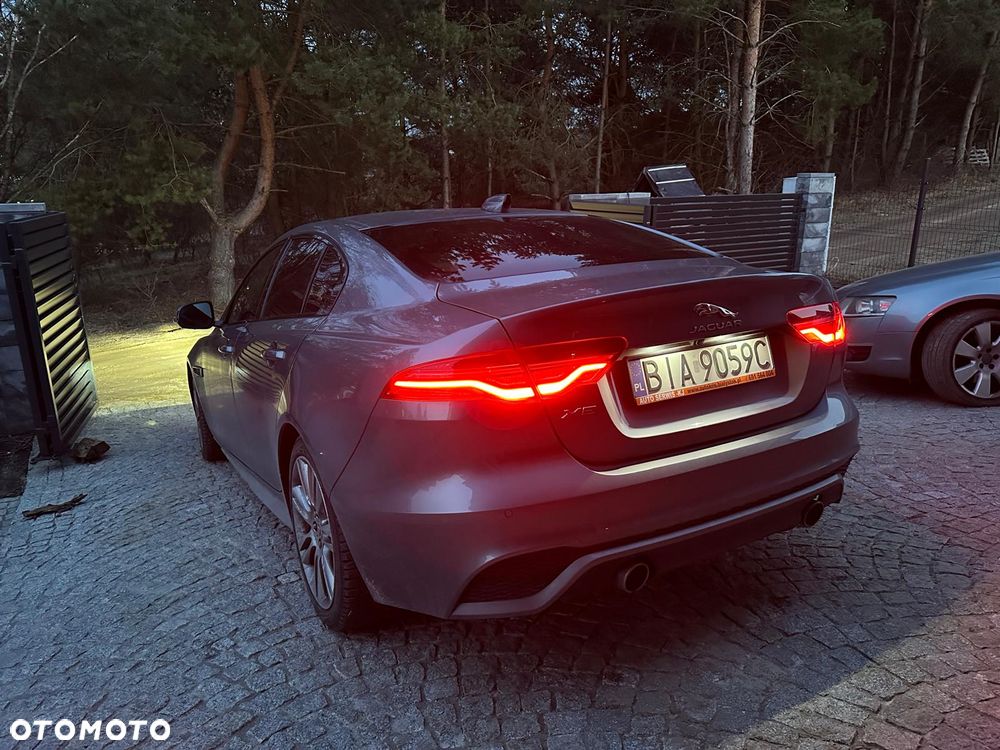 Jaguar XE 2.0 P250 R-Dynamic Black - 36