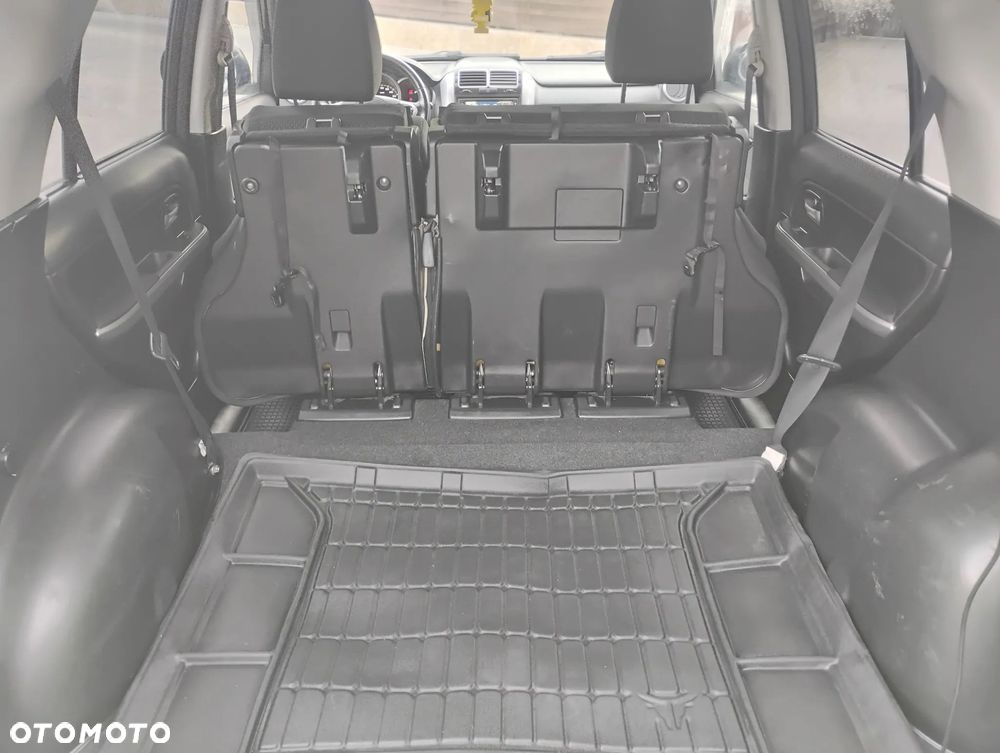 Suzuki Grand Vitara 1.9 DDiS Comfort + DPF Family - 12