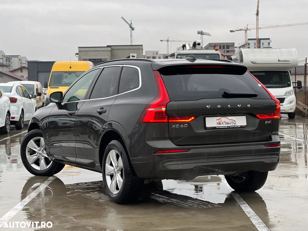 Volvo XC 60 B4 D AWD Geartronic Momentum Pro - 4