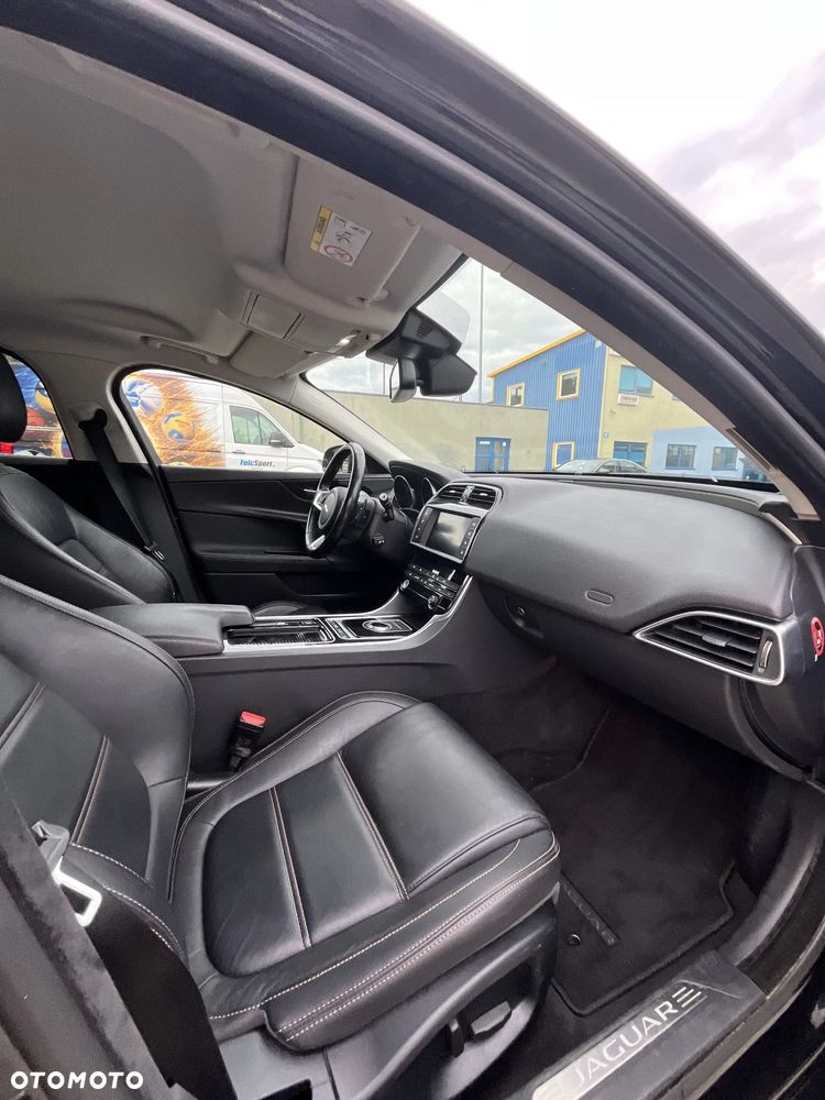 Jaguar XE 2.0 D Prestige - 14
