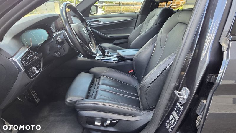 BMW Seria 5 520d xDrive M Sport Edition - 12