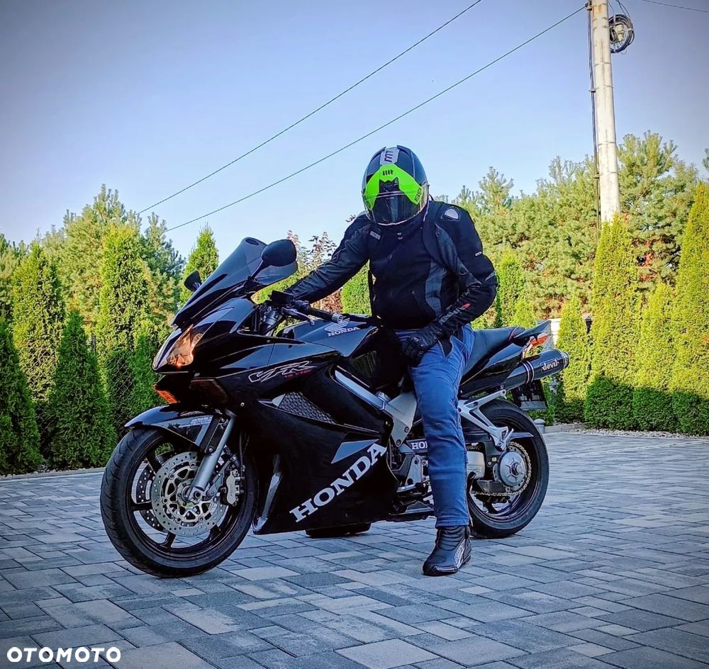 Honda VFR - 13
