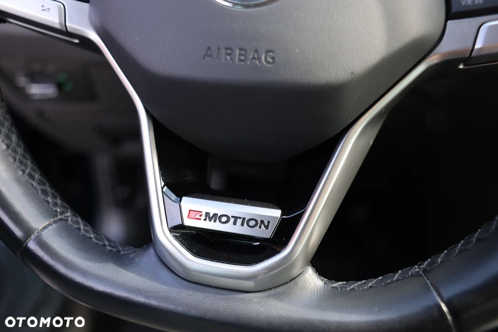 Volkswagen Passat 2.0 TDI SCR DSG 4Motion Elegance - 30