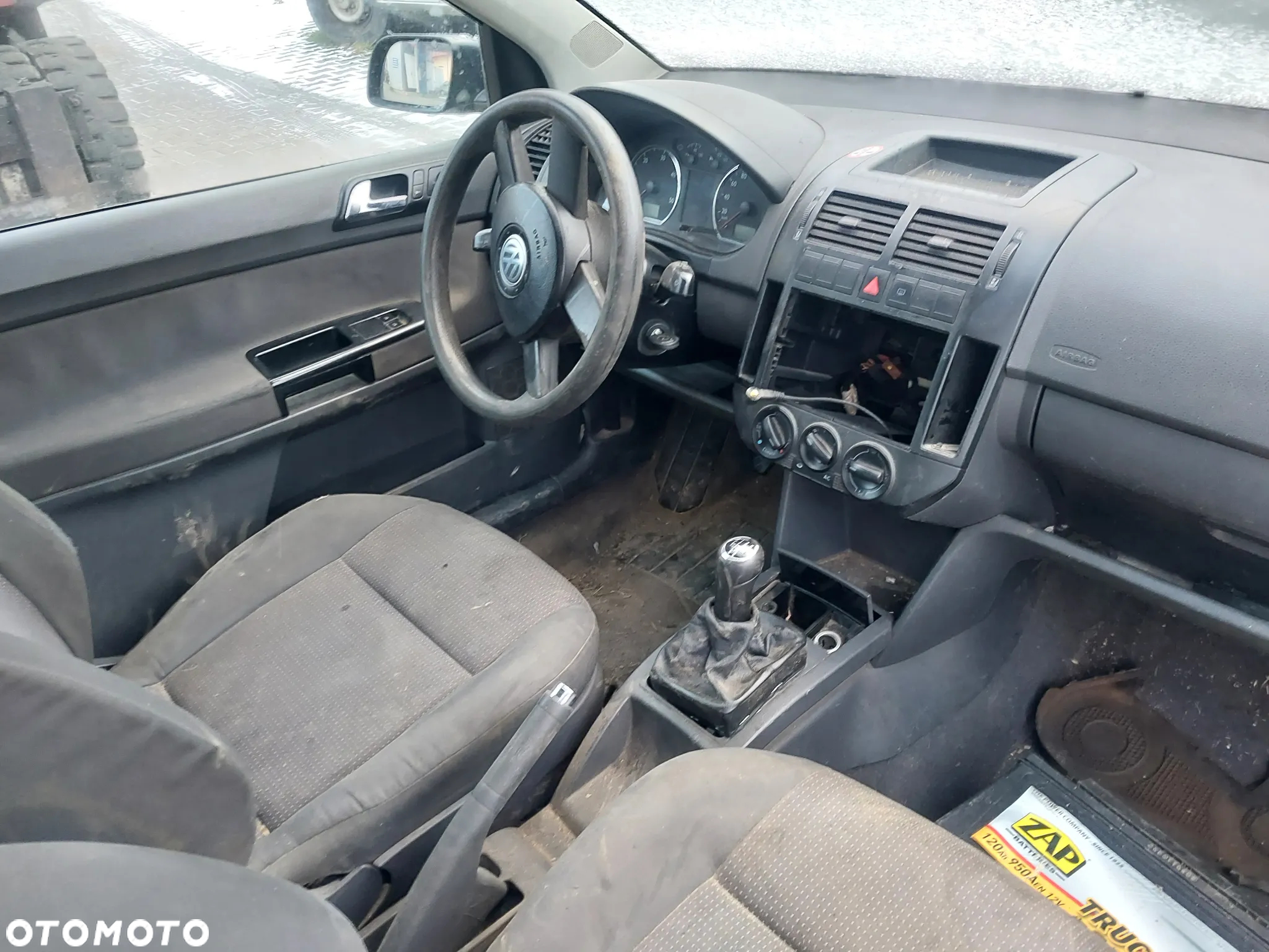 Volkswagen Polo IV 9N 3D silnik 1.9 SDI diesel 64 KM skrzynia GSA 5 biegów drzwi maska zderzak klapa błotnik belka fotele alternator koła felgi maglownica sprężarka klimatyzacji wtryski pompa  NA CZĘŚCI - 14