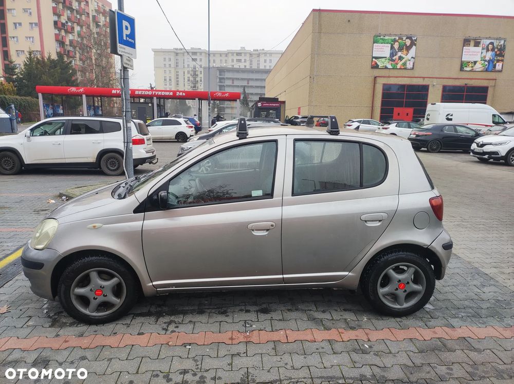 Toyota Yaris 1.0 Base - 6