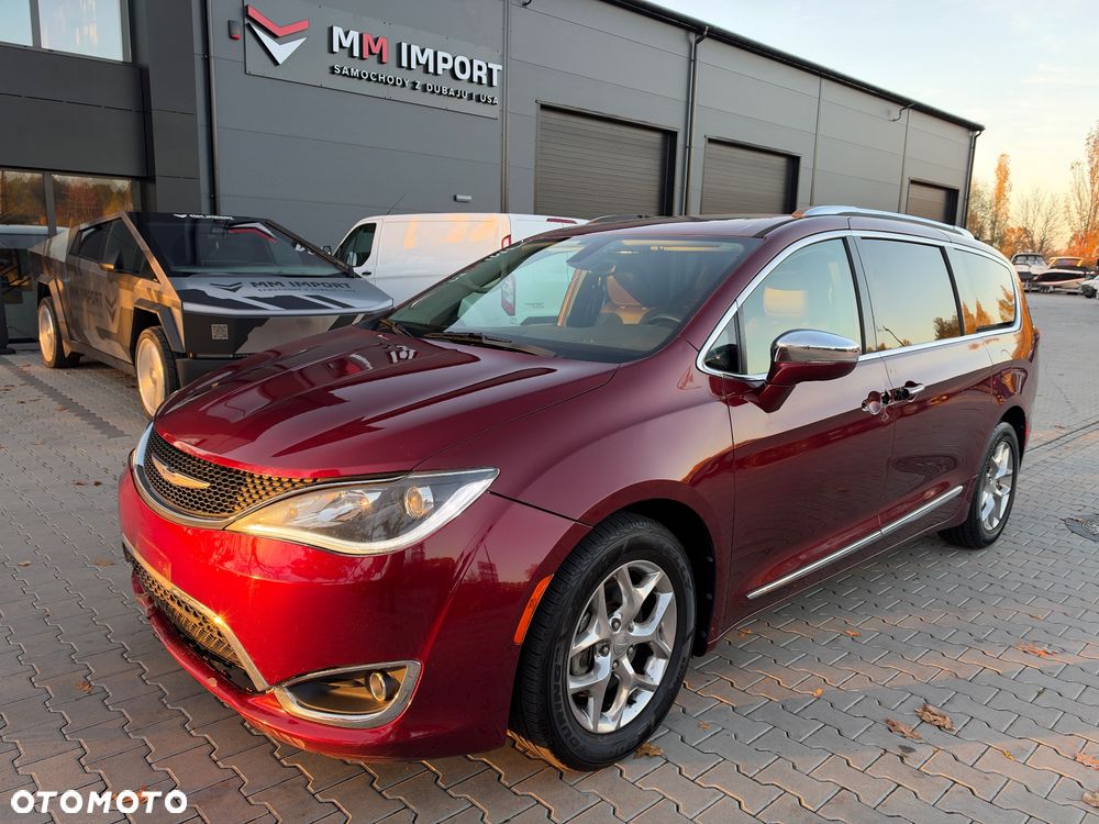 Chrysler Pacifica - 1