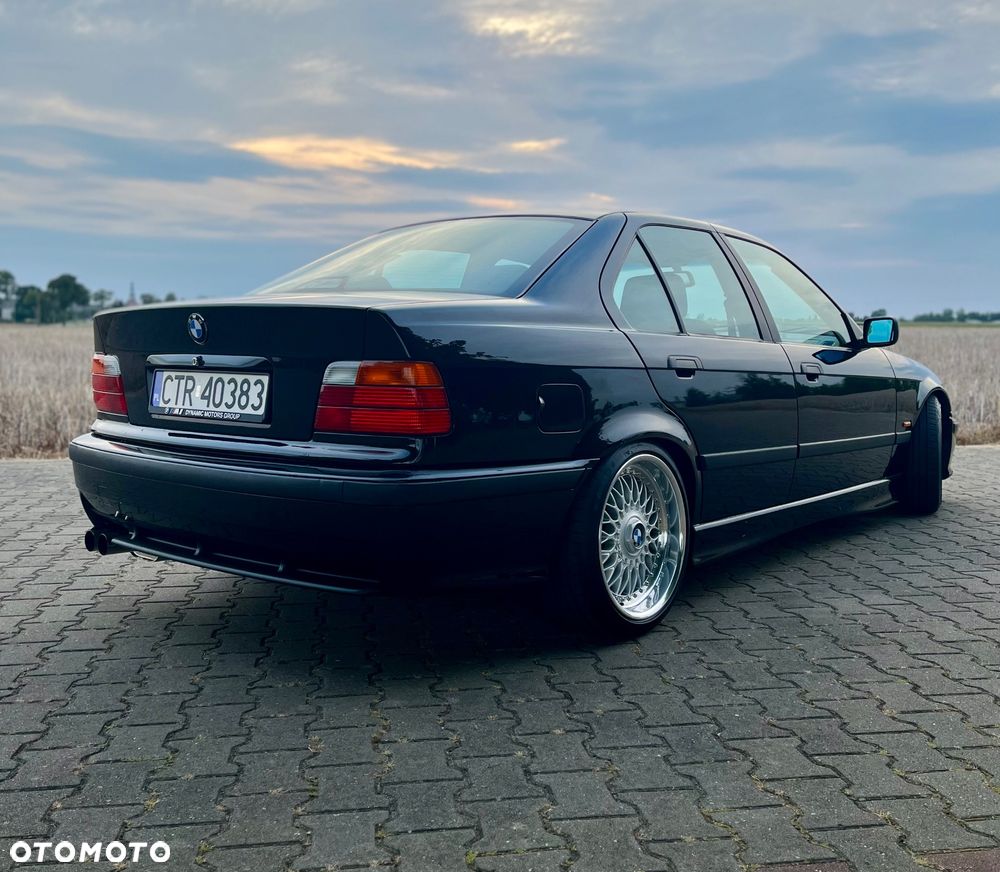 BMW Seria 3 318is - 4