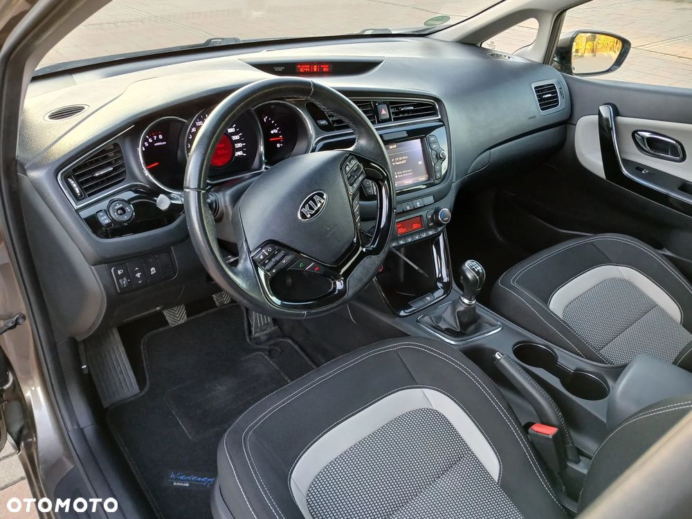 Kia Ceed 1.6 GDI Dream Team Edition - 8