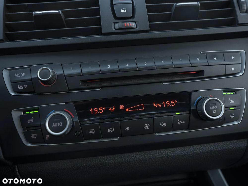 BMW Seria 1 120d Sport Line - 32