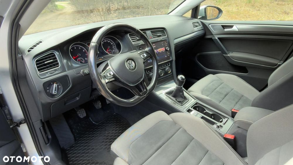 Volkswagen Golf 1.5 TSI BMT Evo Comfortline - 4