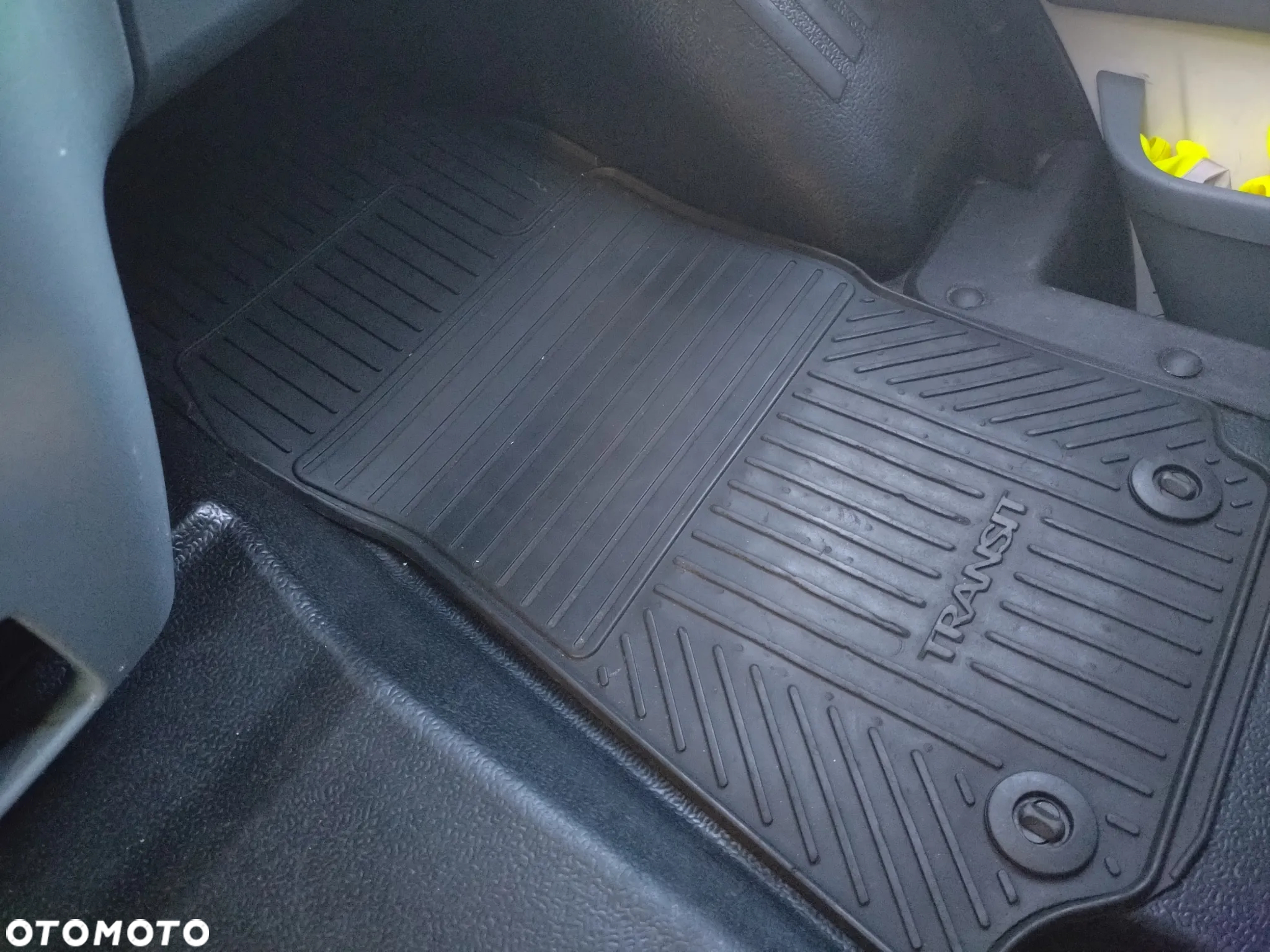 Ford Transit 350L - 12