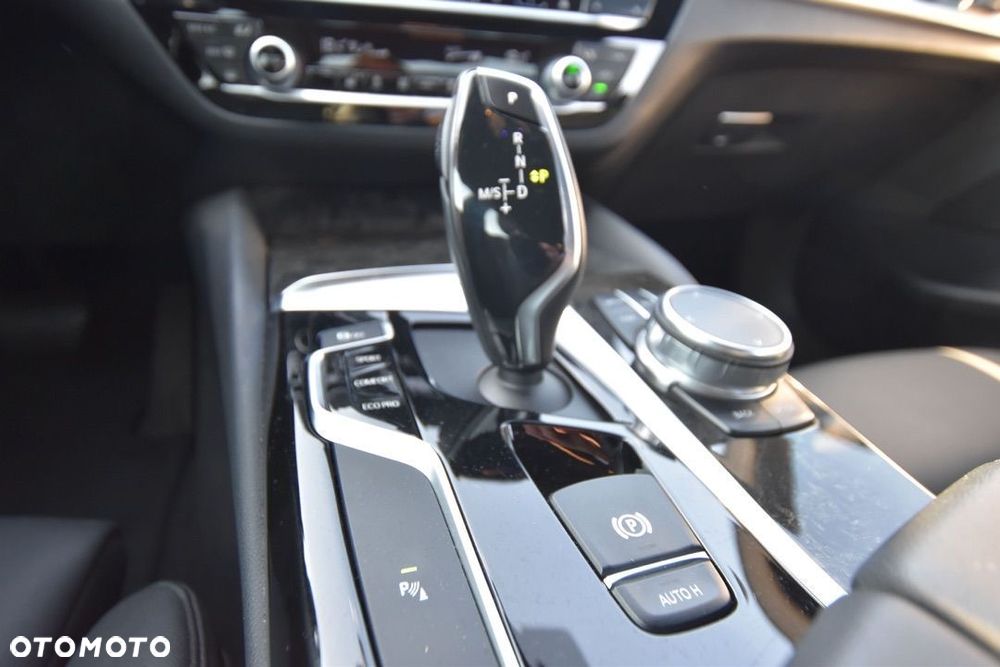 BMW Seria 5 530i xDrive Sport Line - 35