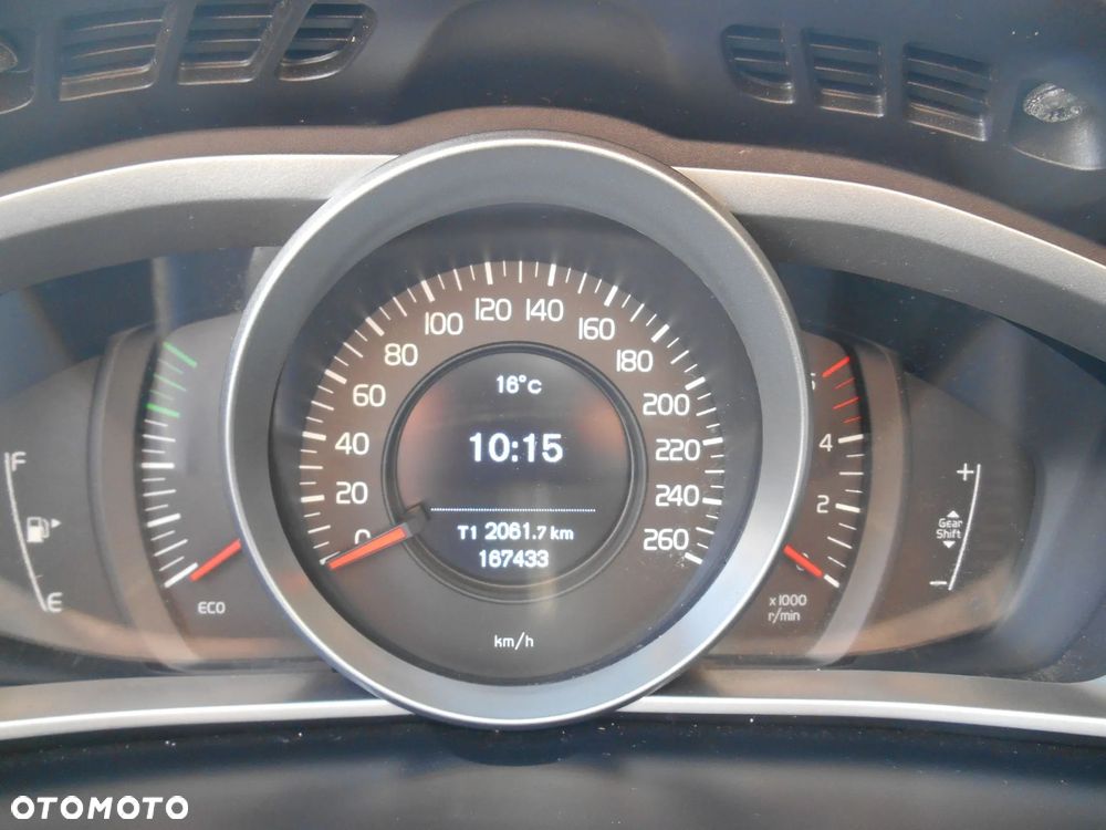 Volvo V40 D2 - 11