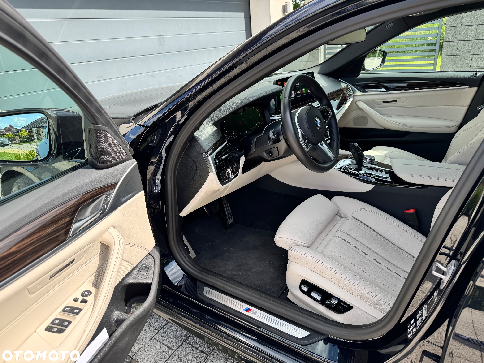 BMW Seria 5 520d xDrive Touring M Sport Edition - 12