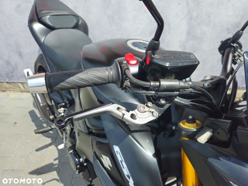 Suzuki GSX - 27