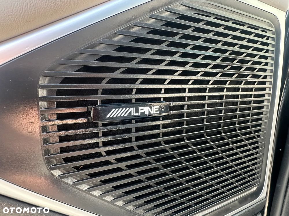 Jeep Wagoneer - 20