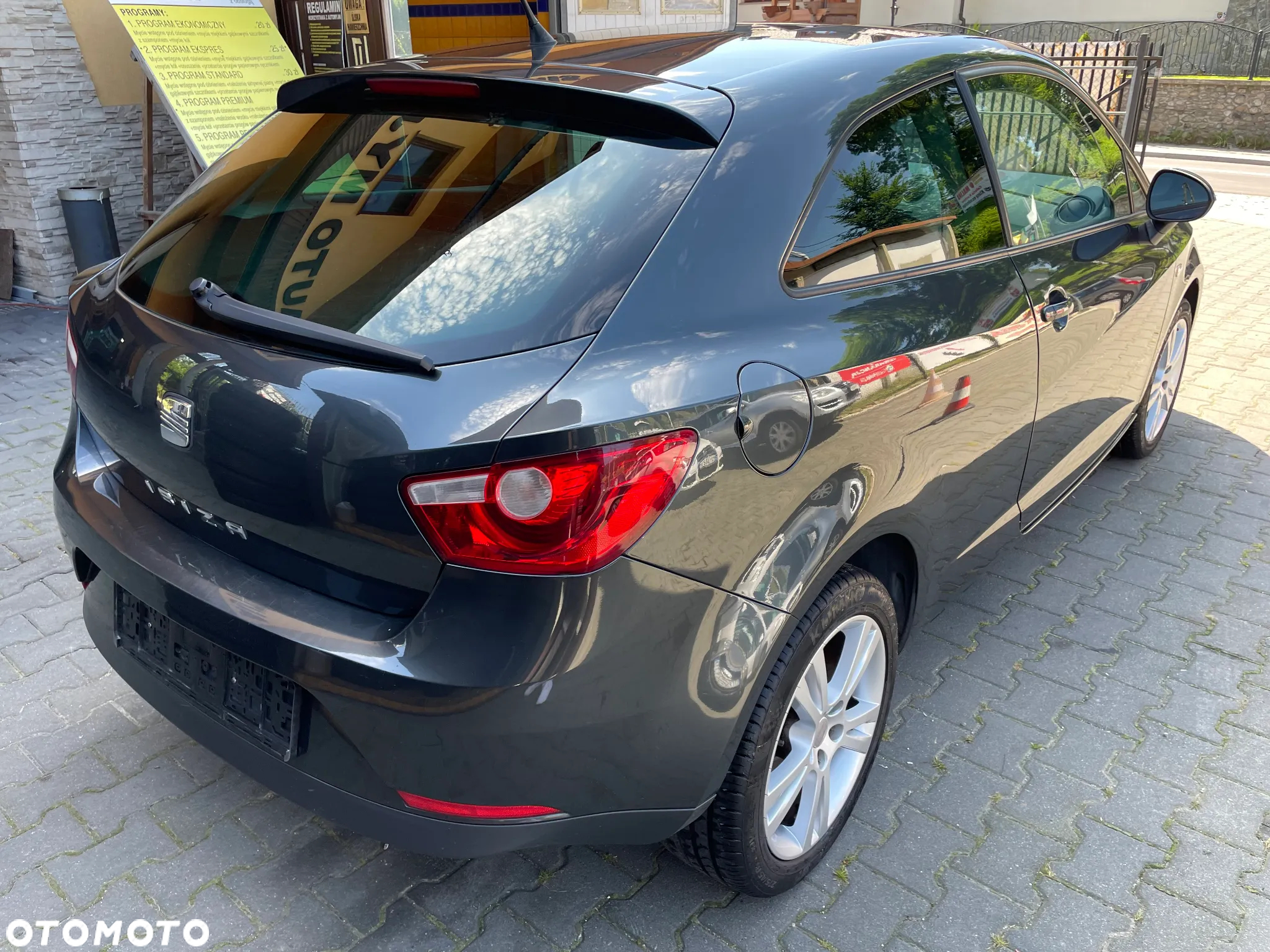 Seat Ibiza SC 1.6 16V Sport - 2