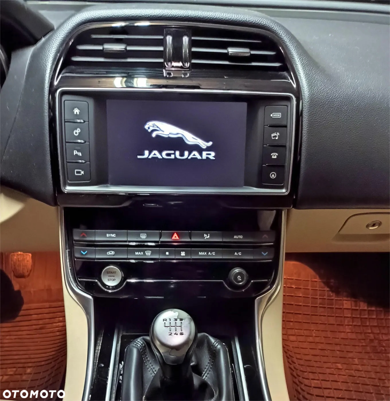 Jaguar XE - 7