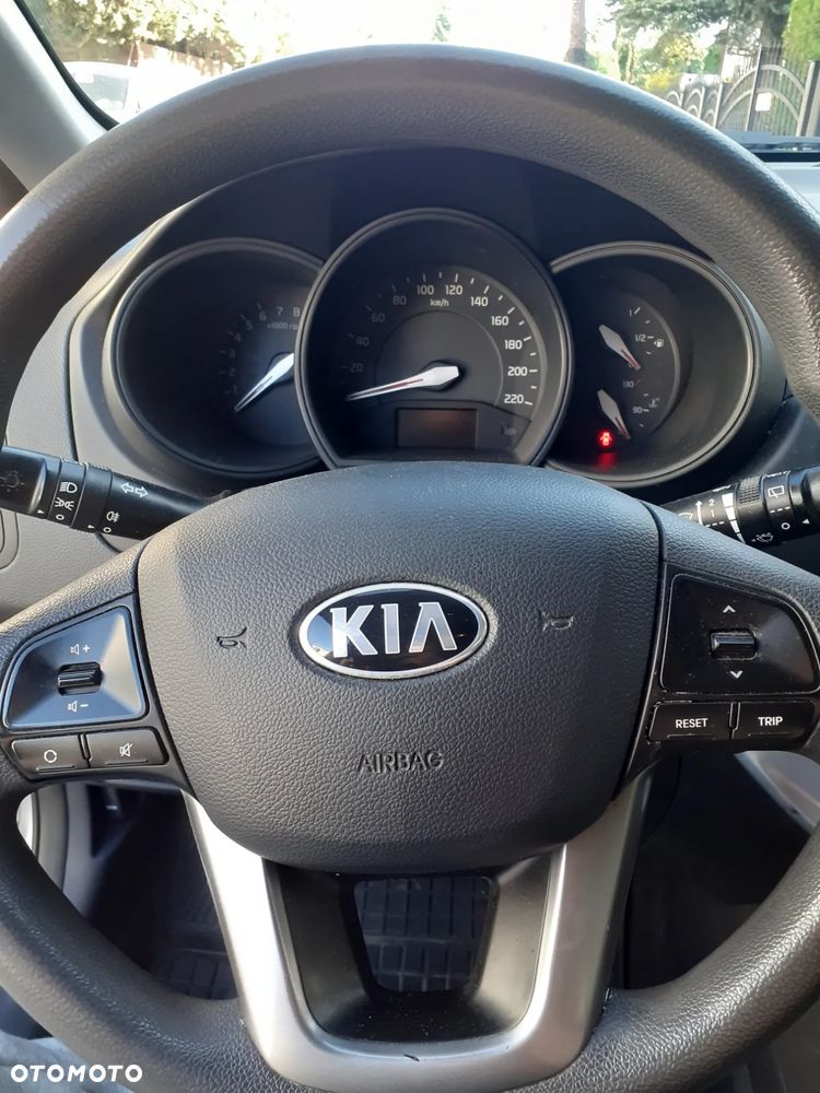 Kia Rio - 10