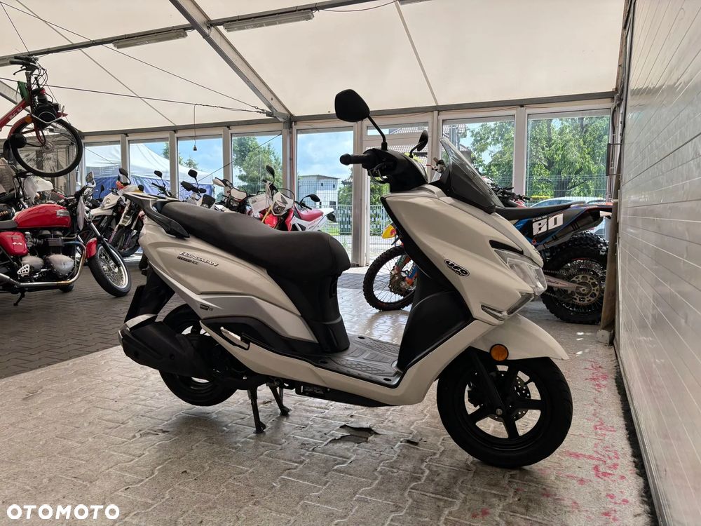 Suzuki Burgman - 11