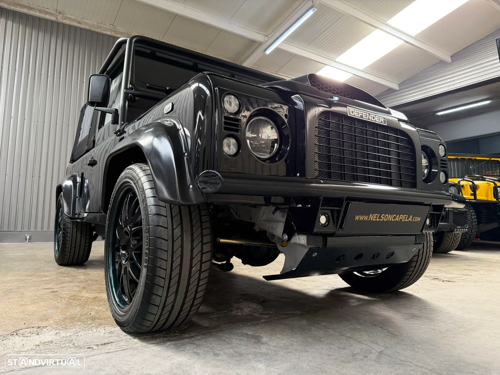 Land Rover Defender - 12