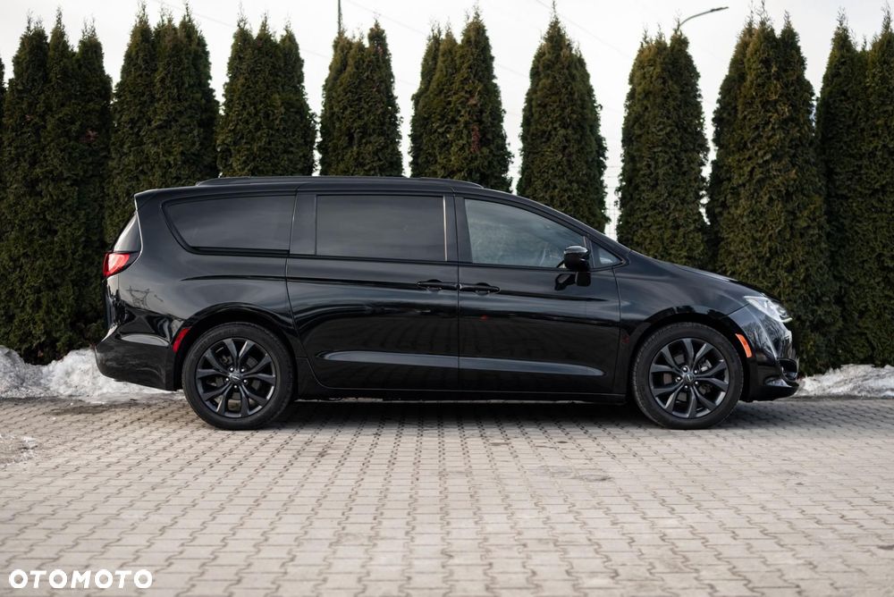 Chrysler Pacifica - 8