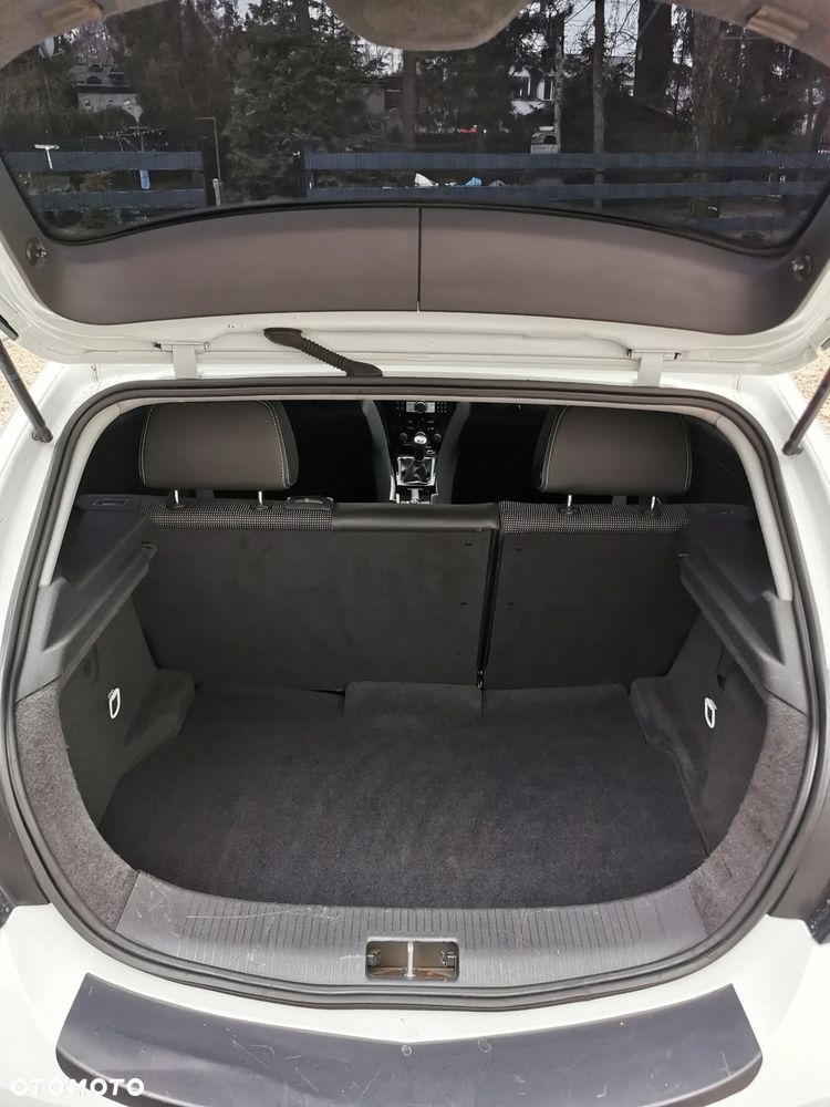 Opel Astra 1.6 Black&White - 22